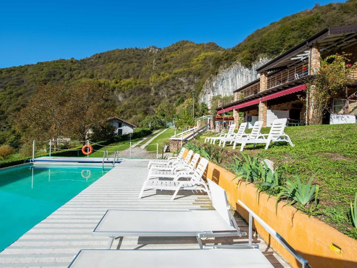 Cozy Chalet At Marone Lake Lombardy With Pool Luaran gambar