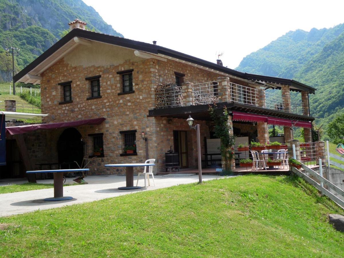 Cozy Chalet At Marone Lake Lombardy With Pool Luaran gambar