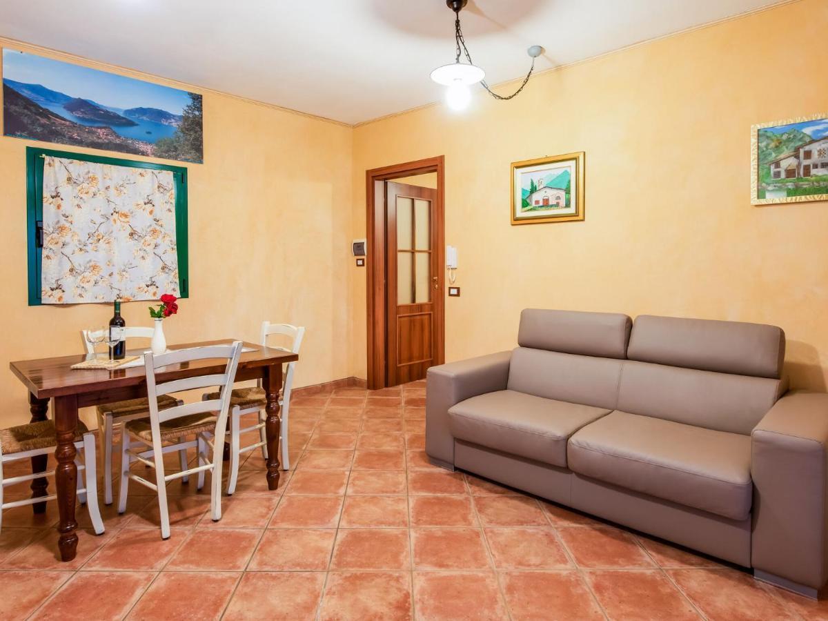 Cozy Chalet At Marone Lake Lombardy With Pool Luaran gambar