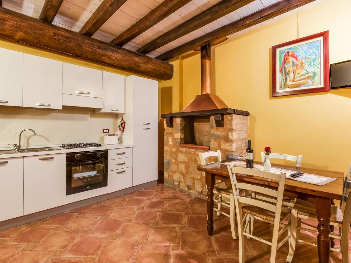 Cozy Chalet At Marone Lake Lombardy With Pool Luaran gambar
