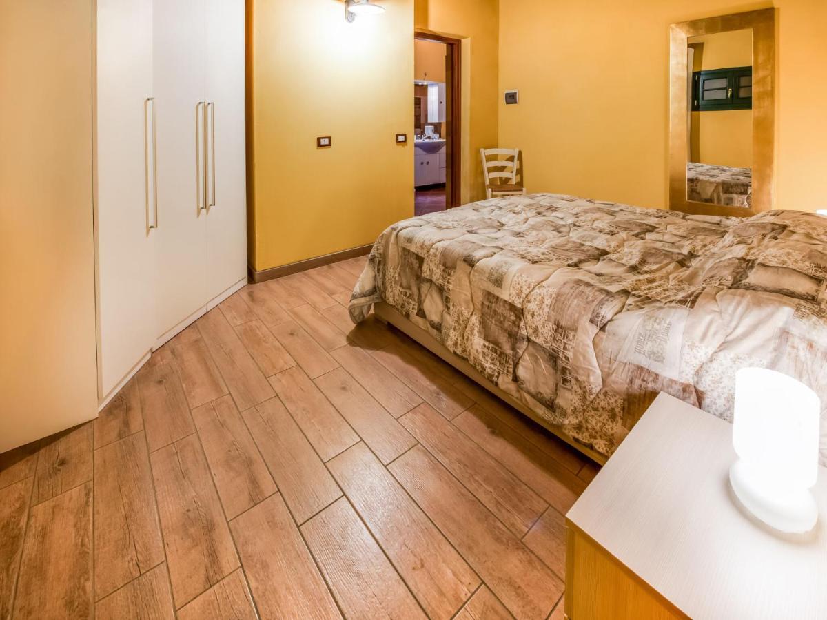 Cozy Chalet At Marone Lake Lombardy With Pool Luaran gambar