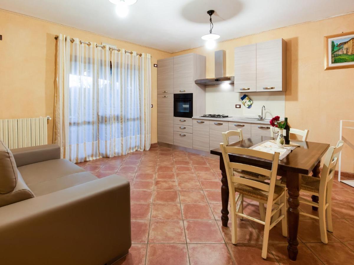 Cozy Chalet At Marone Lake Lombardy With Pool Luaran gambar