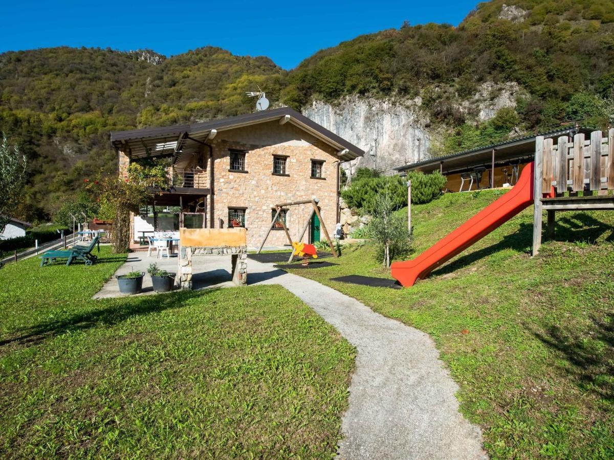 Cozy Chalet At Marone Lake Lombardy With Pool Luaran gambar